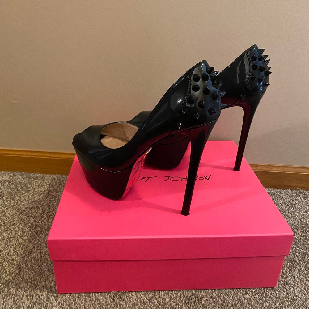 Betsey Johnson 8.5 black spike stilettos